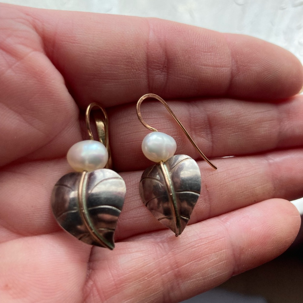 Sterling Silver earrings with fresh water Pearls pierced earrings. 1” long